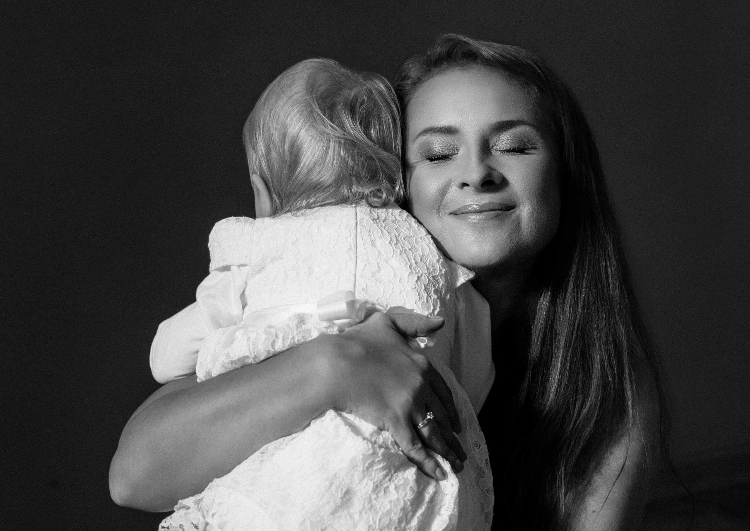 auksines valandos vestuviu fotosesija laukuose tikros emocijos