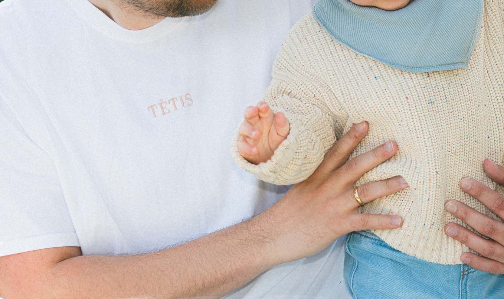 uzrasas ant maikutes tetis su vaiku