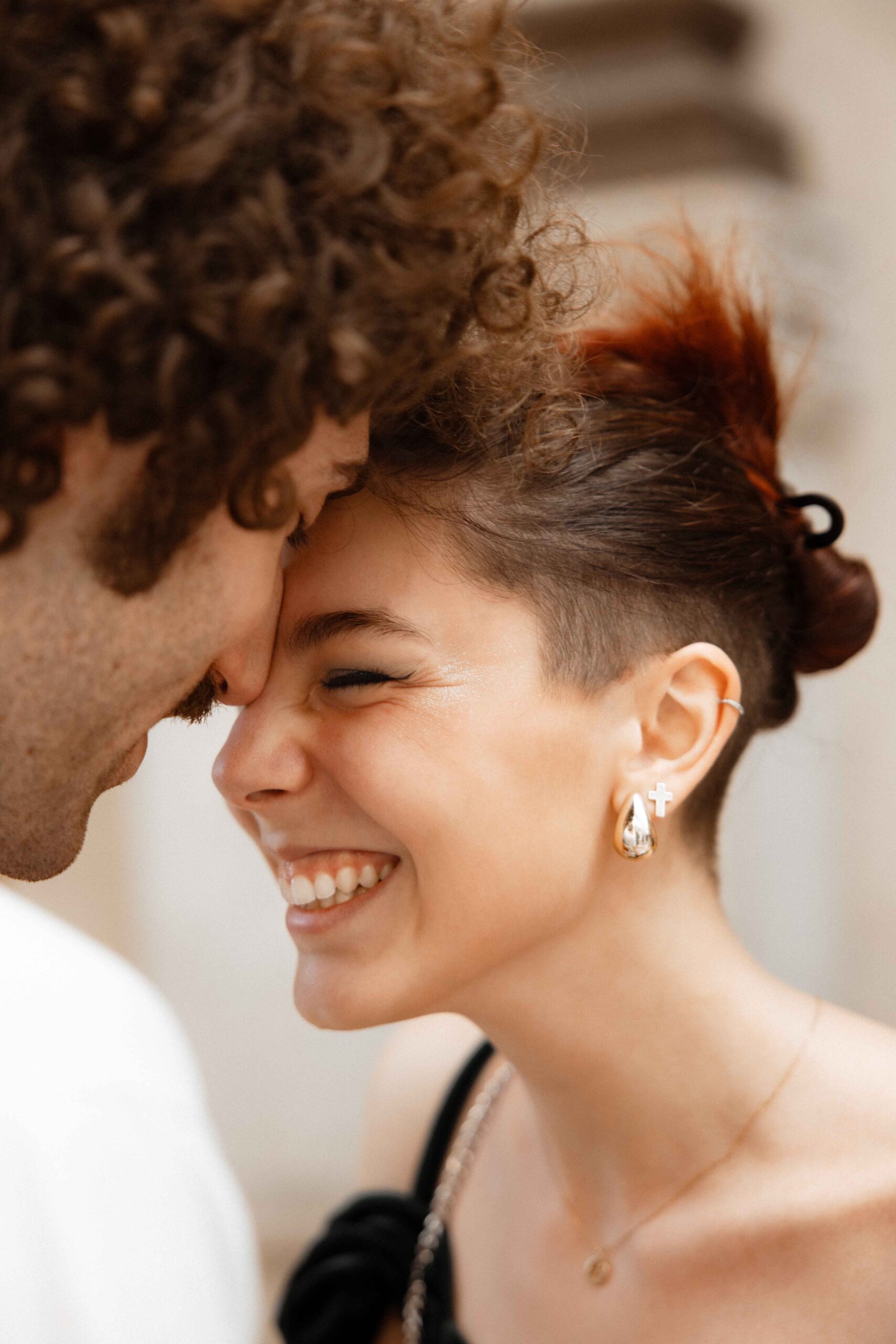 auksines valandos vestuviu fotosesija laukuose tikros emocijos