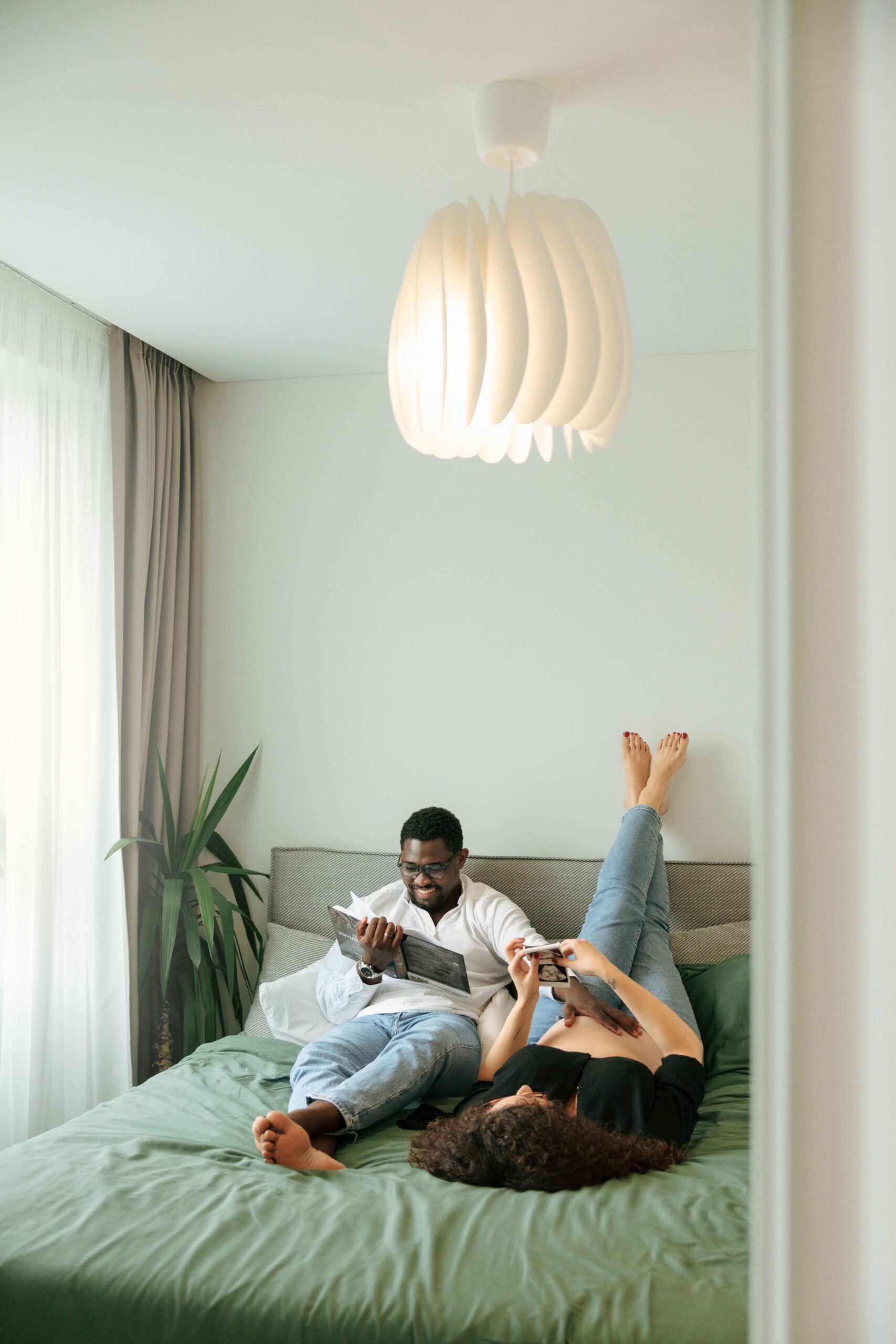 laukimosi fotosesija namuose miegamajame