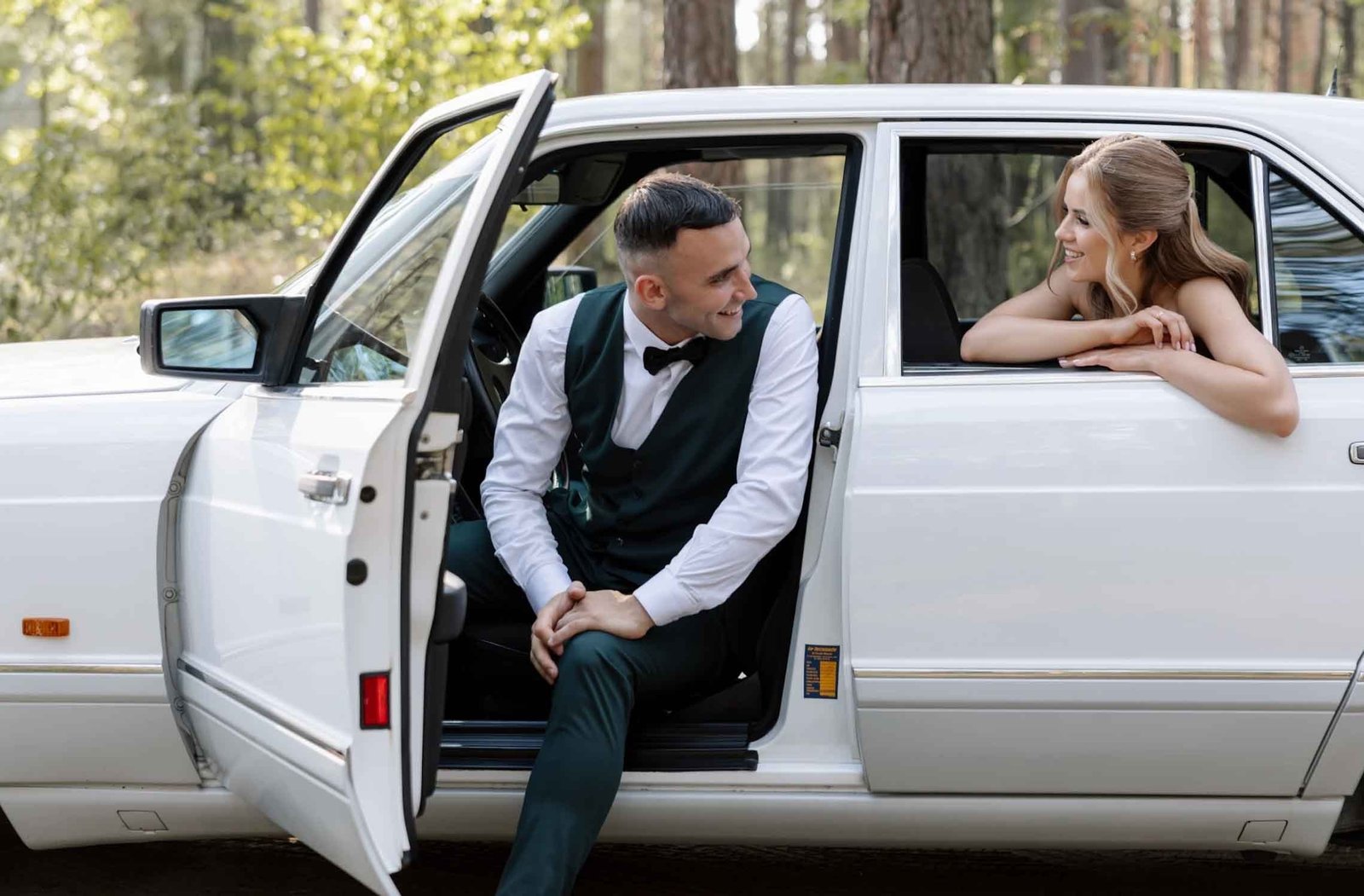 wedding photoshoot tuscany italy car