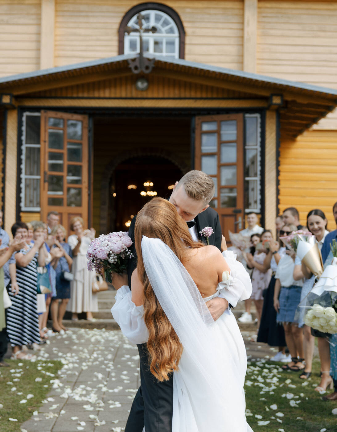 kiss and dip valencia wedding