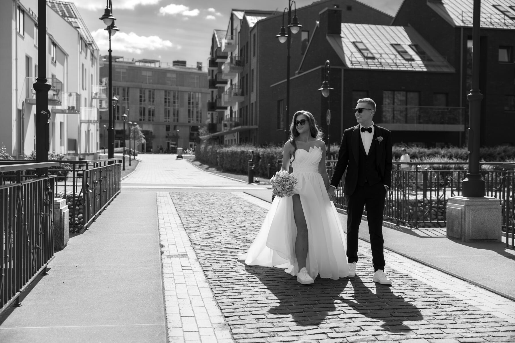 moderni vestuvinė fotosesija paupyje