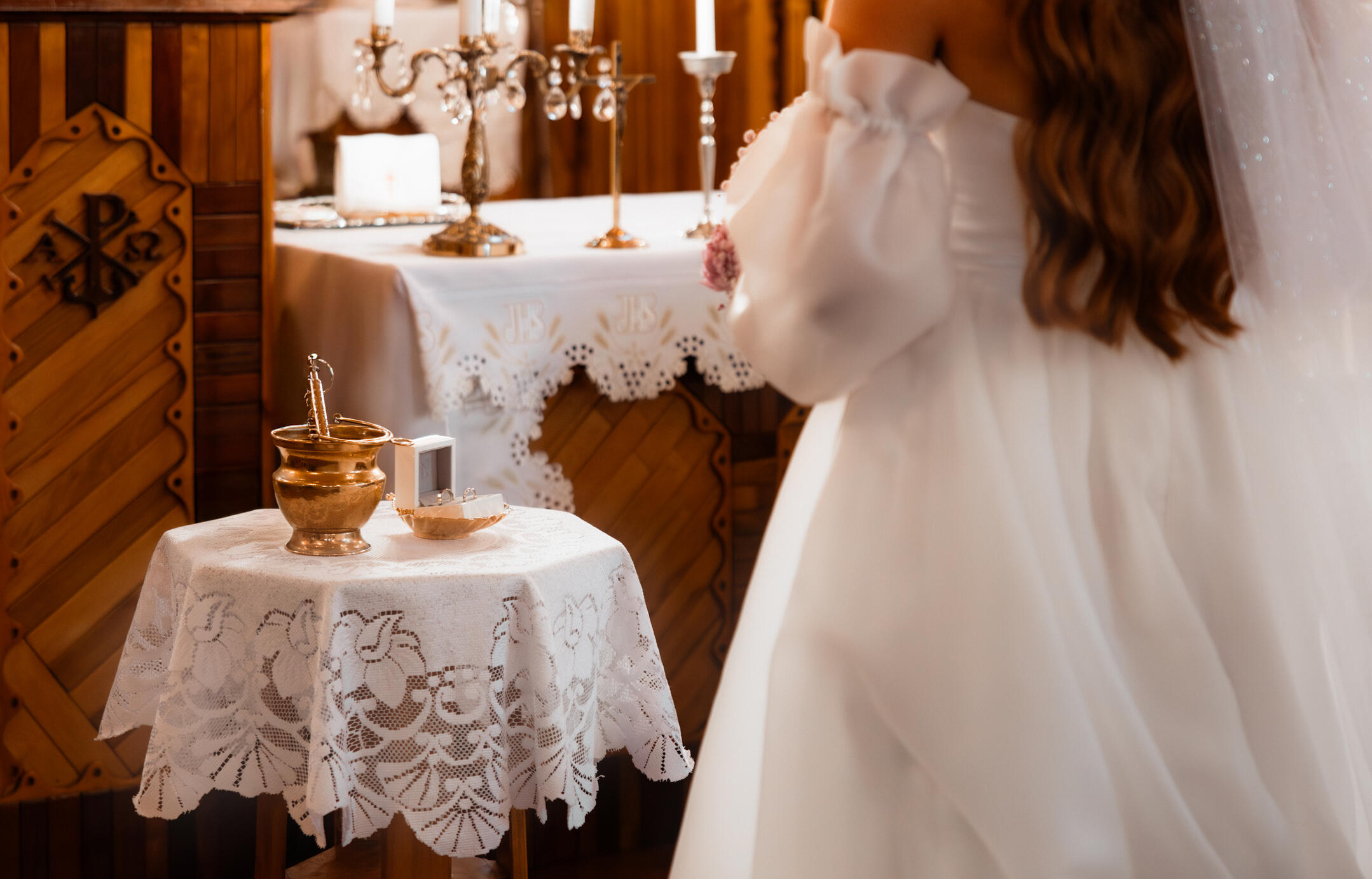 rings in church during catholic wedding ceremony