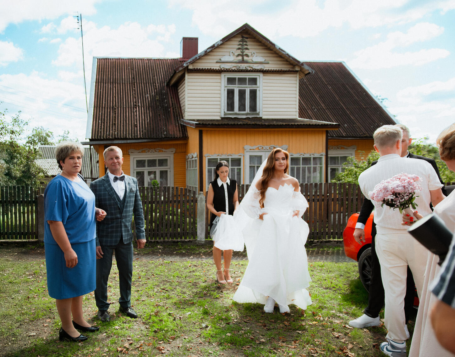 unposed documentary photography of wedding