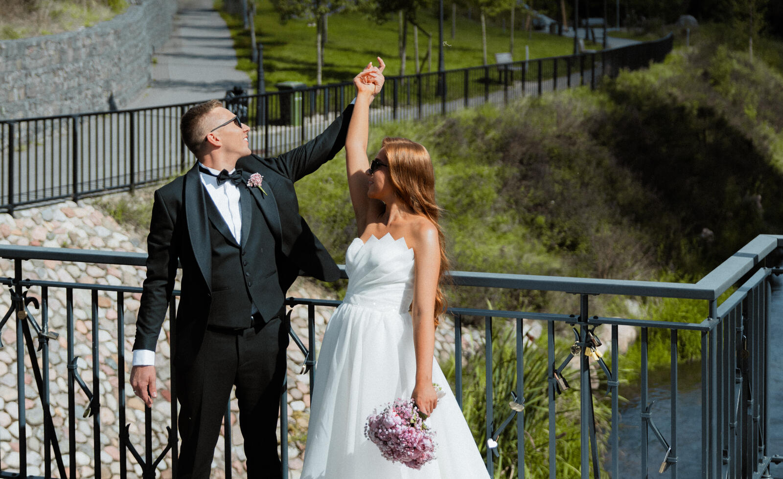 wedding lock on bridge tradition throw key in river