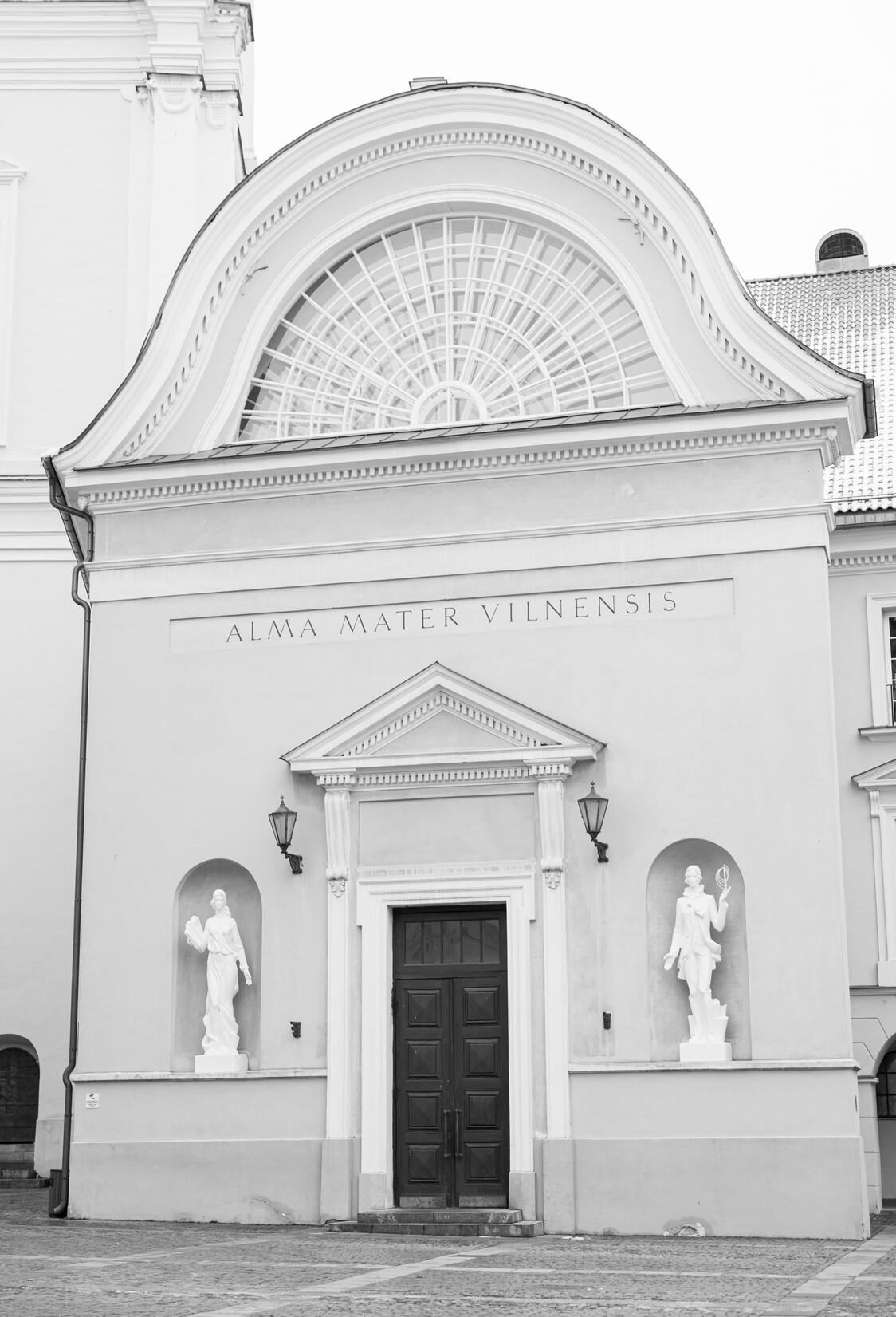 vilnius architecture photo places in oldtown