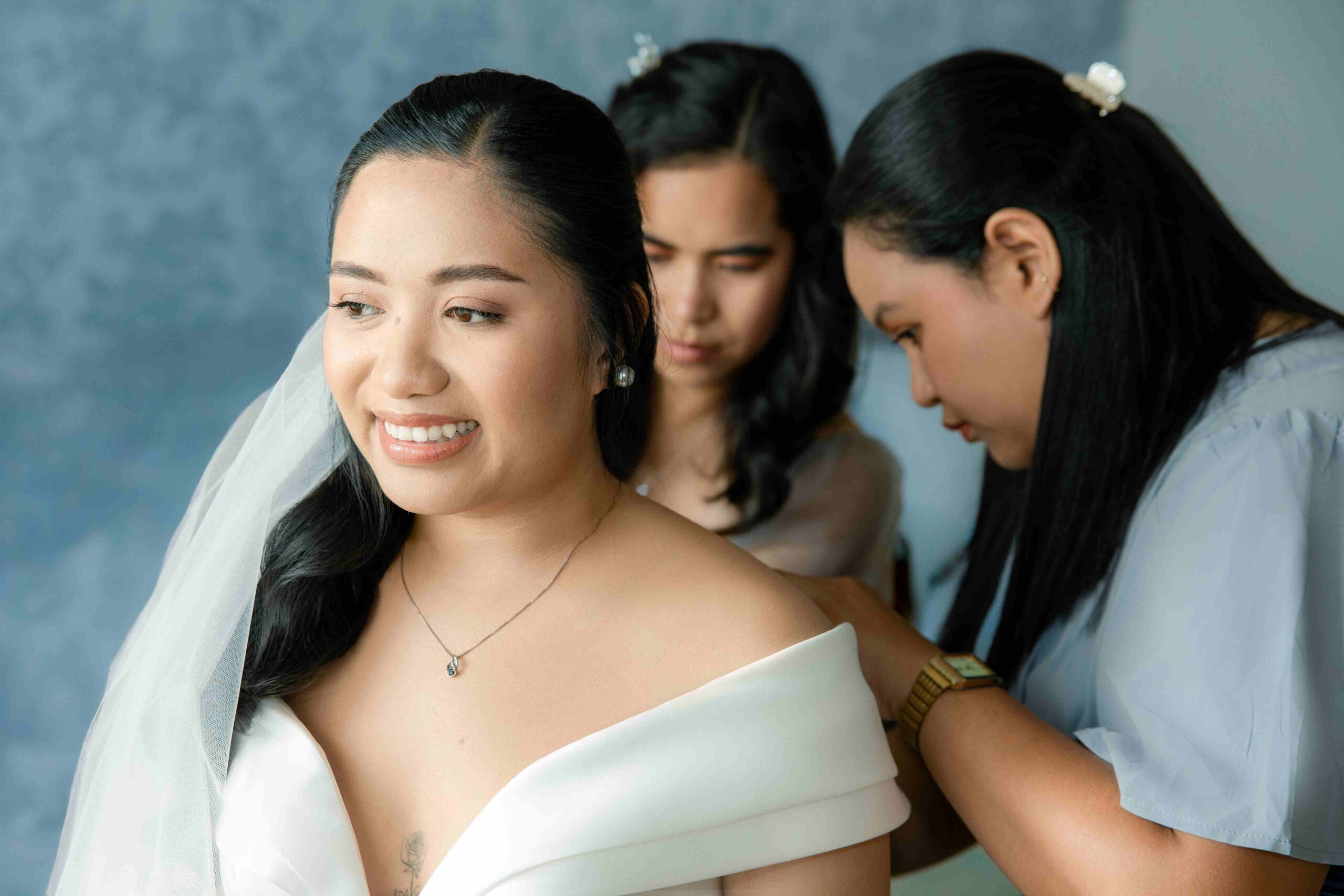 bride morning preparation with bridesmaids