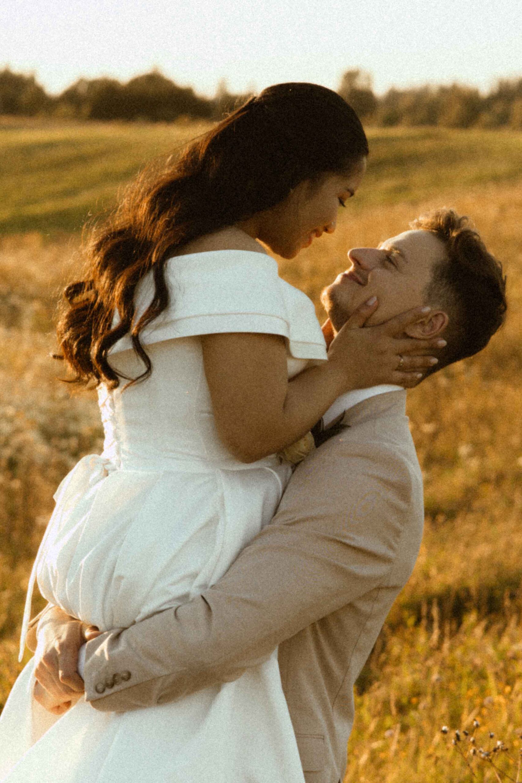 dreamy whotos newlyweds spnnning golden. hour fields of wheat