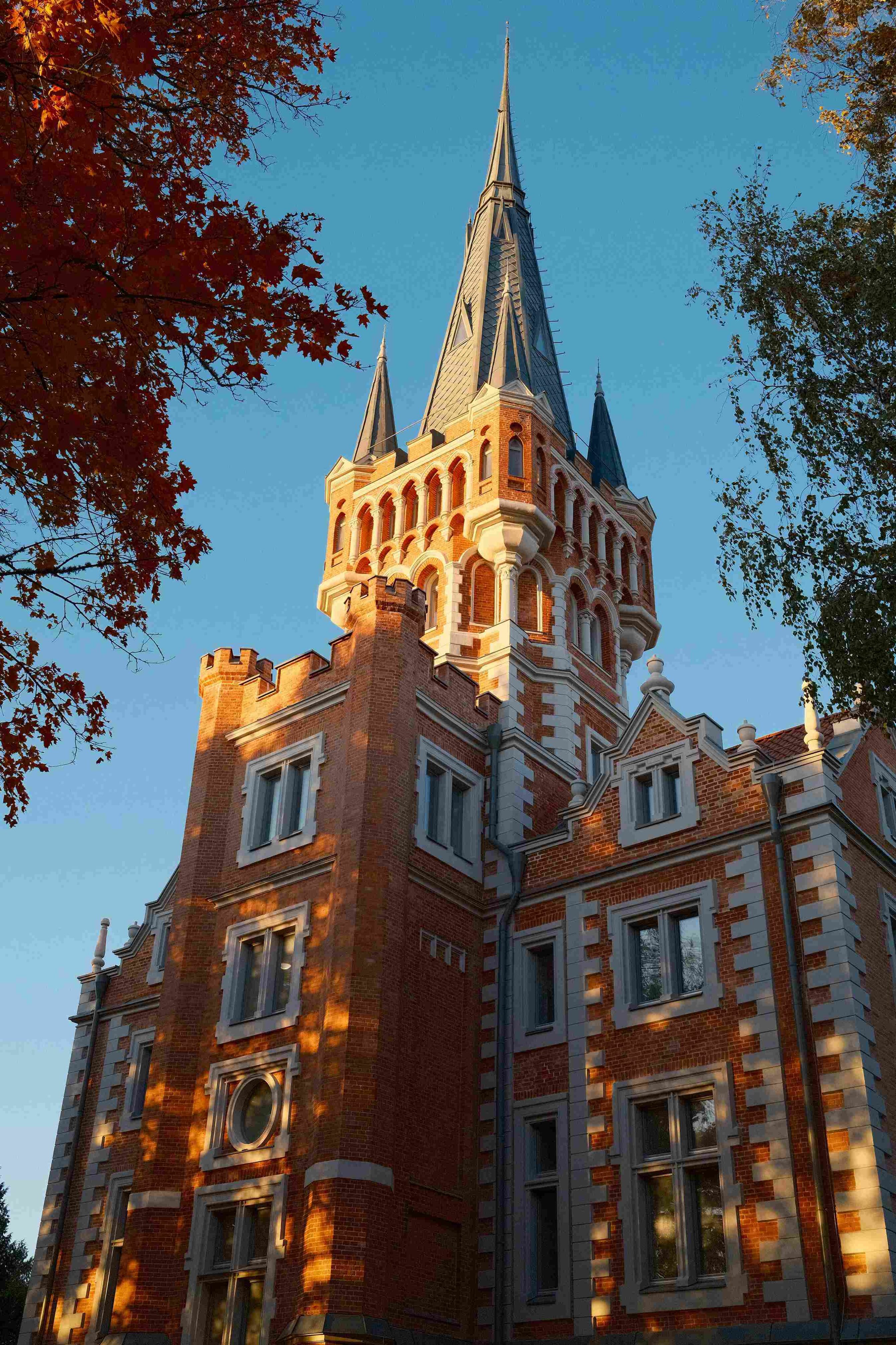 lentvaris manor golden autumn