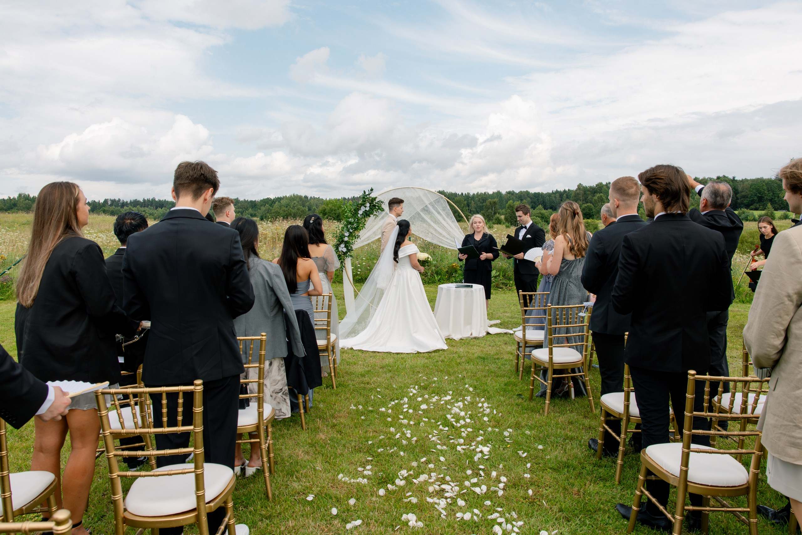 vestuviu ceremonija meda house