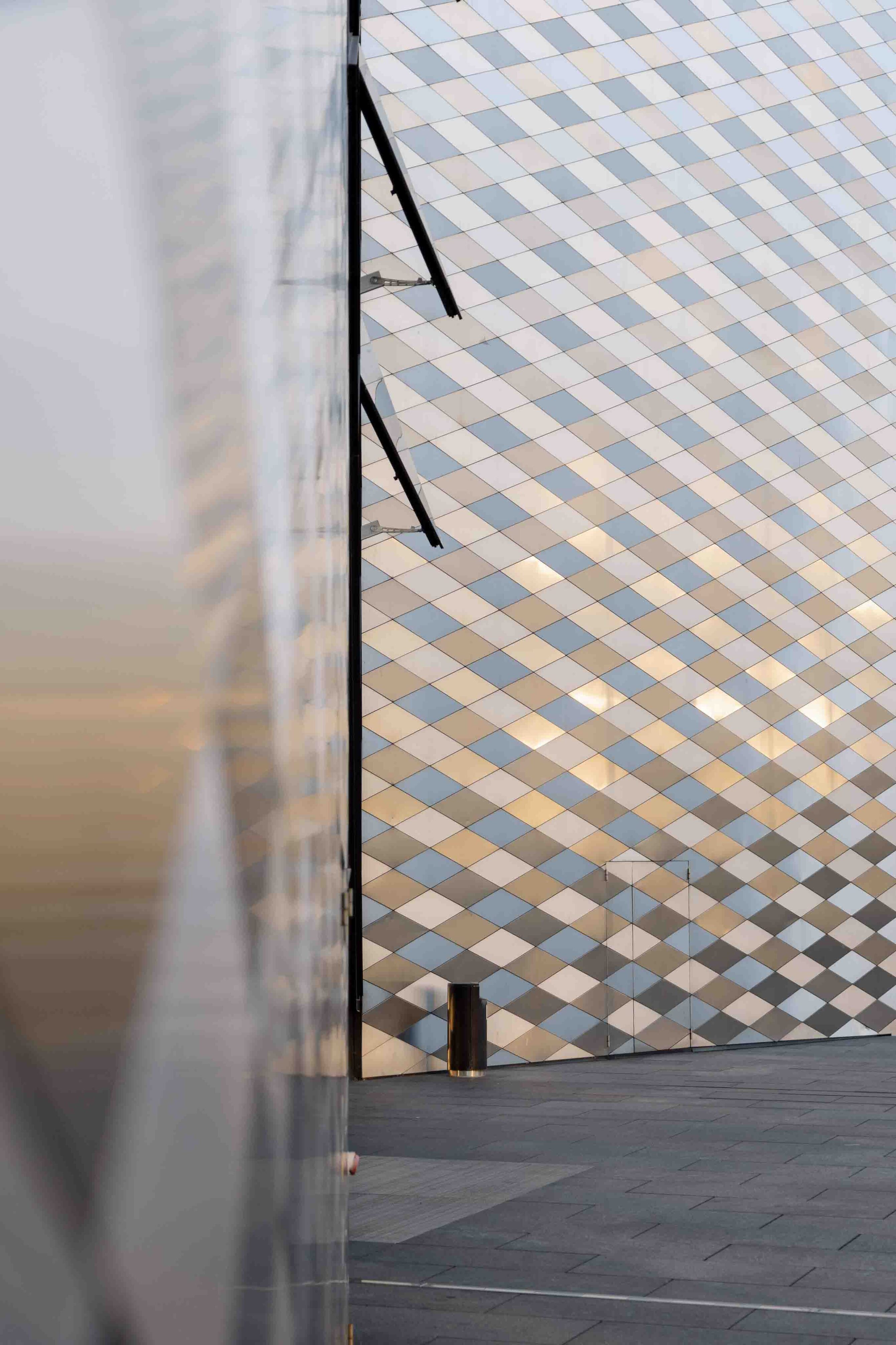 swedbank building vilnius photoshoot spots