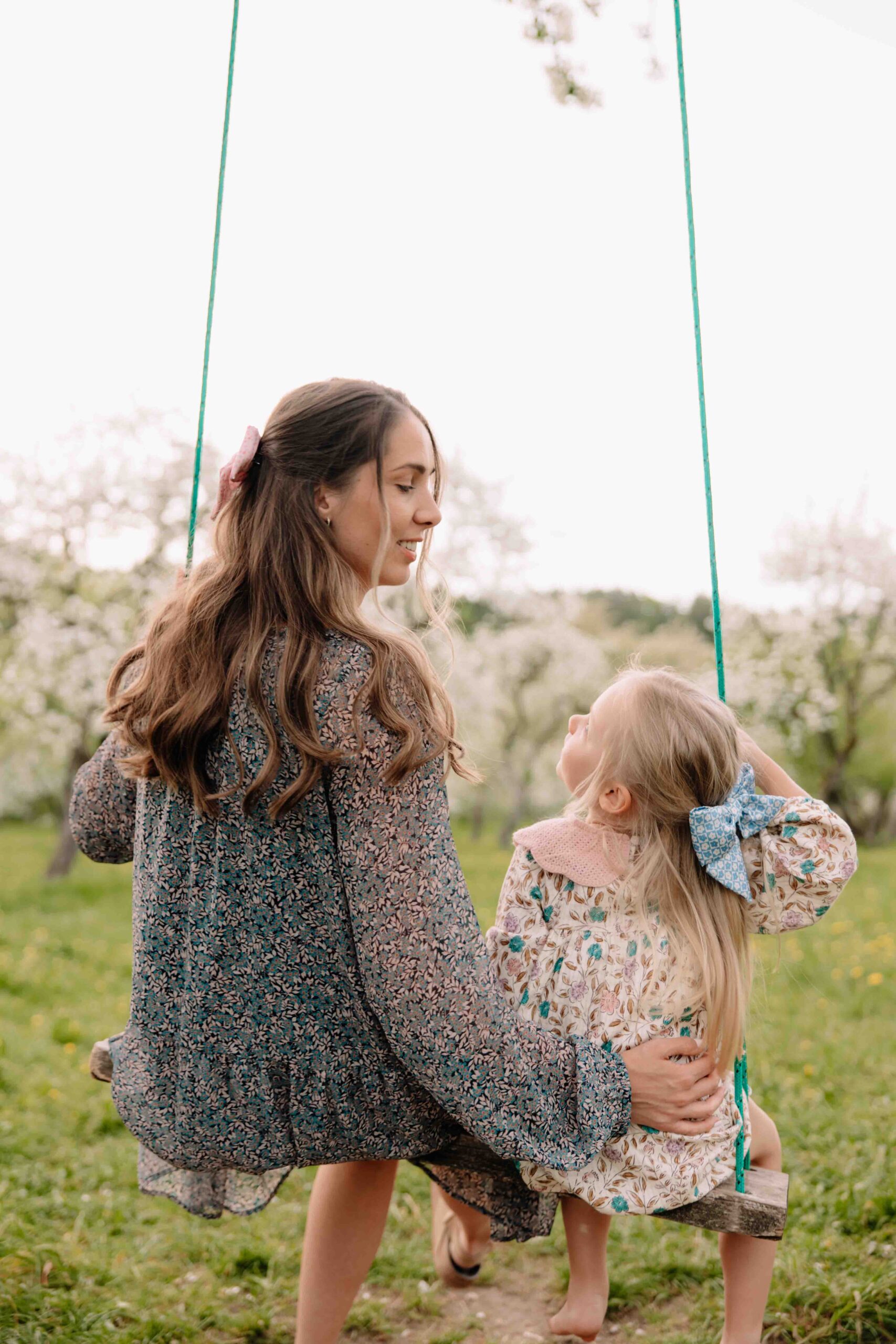 cute photoshoot during blooming season vilnius