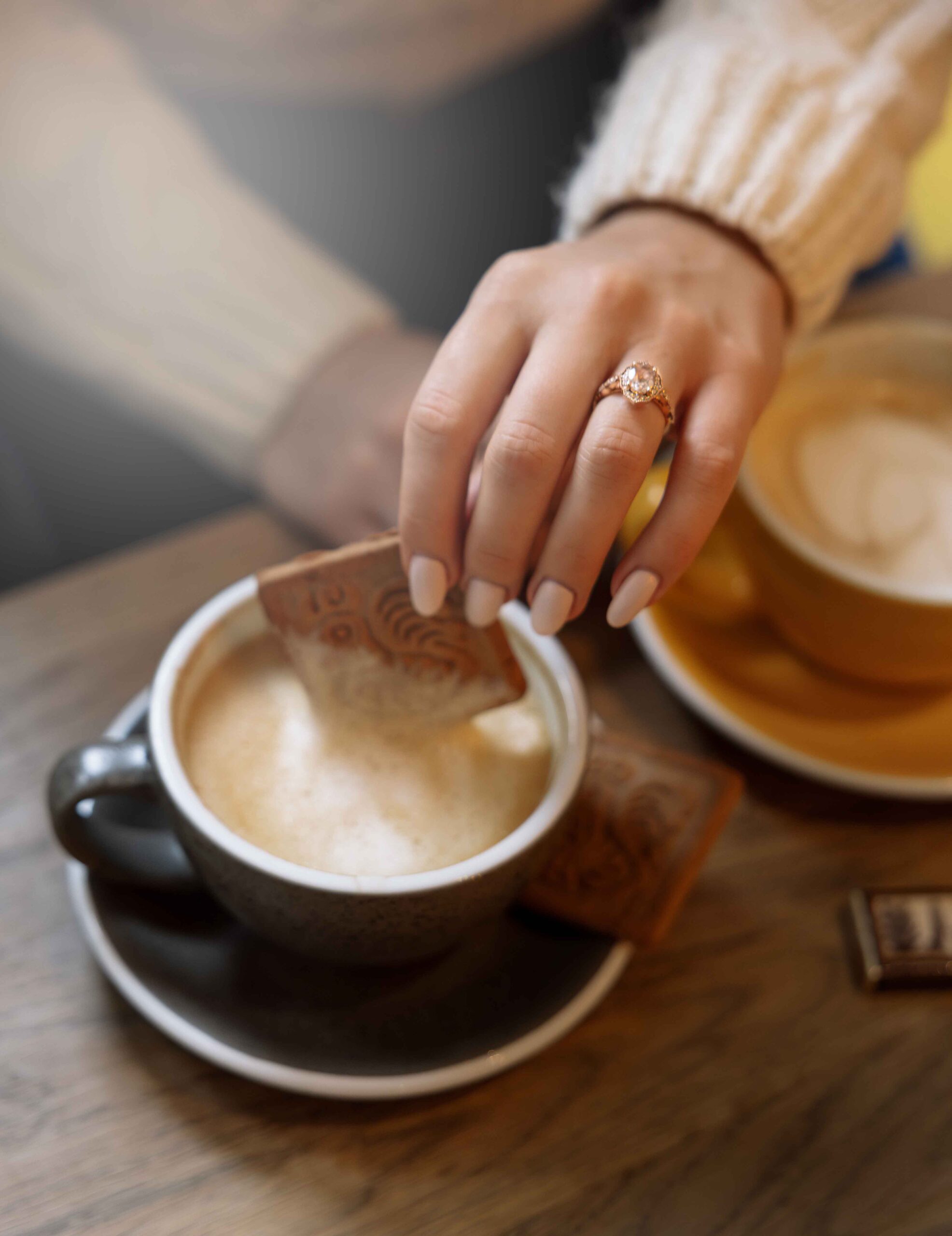 engagement photoshoot vilnius ring gaidelis cookie soaked in coffee