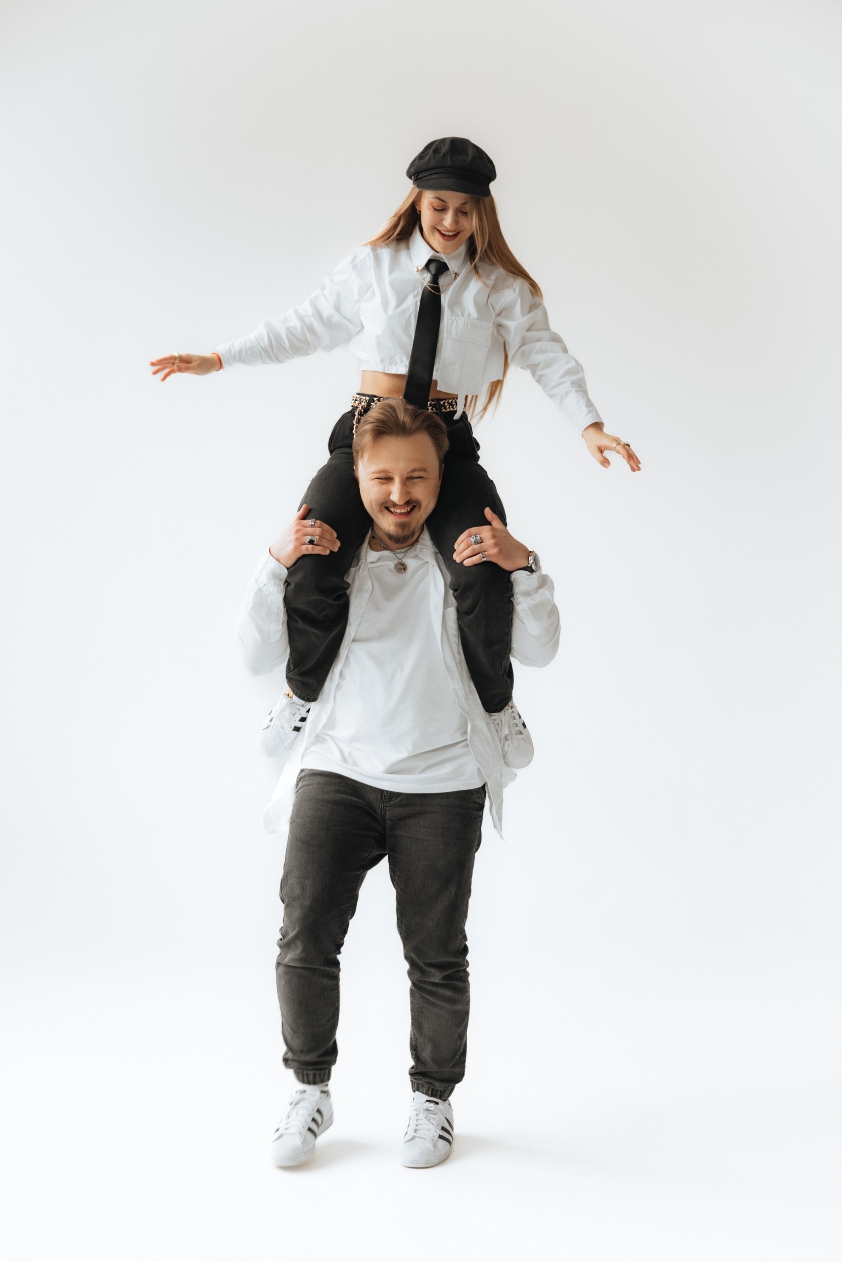 lovestory photoshoot white cyclorama studio