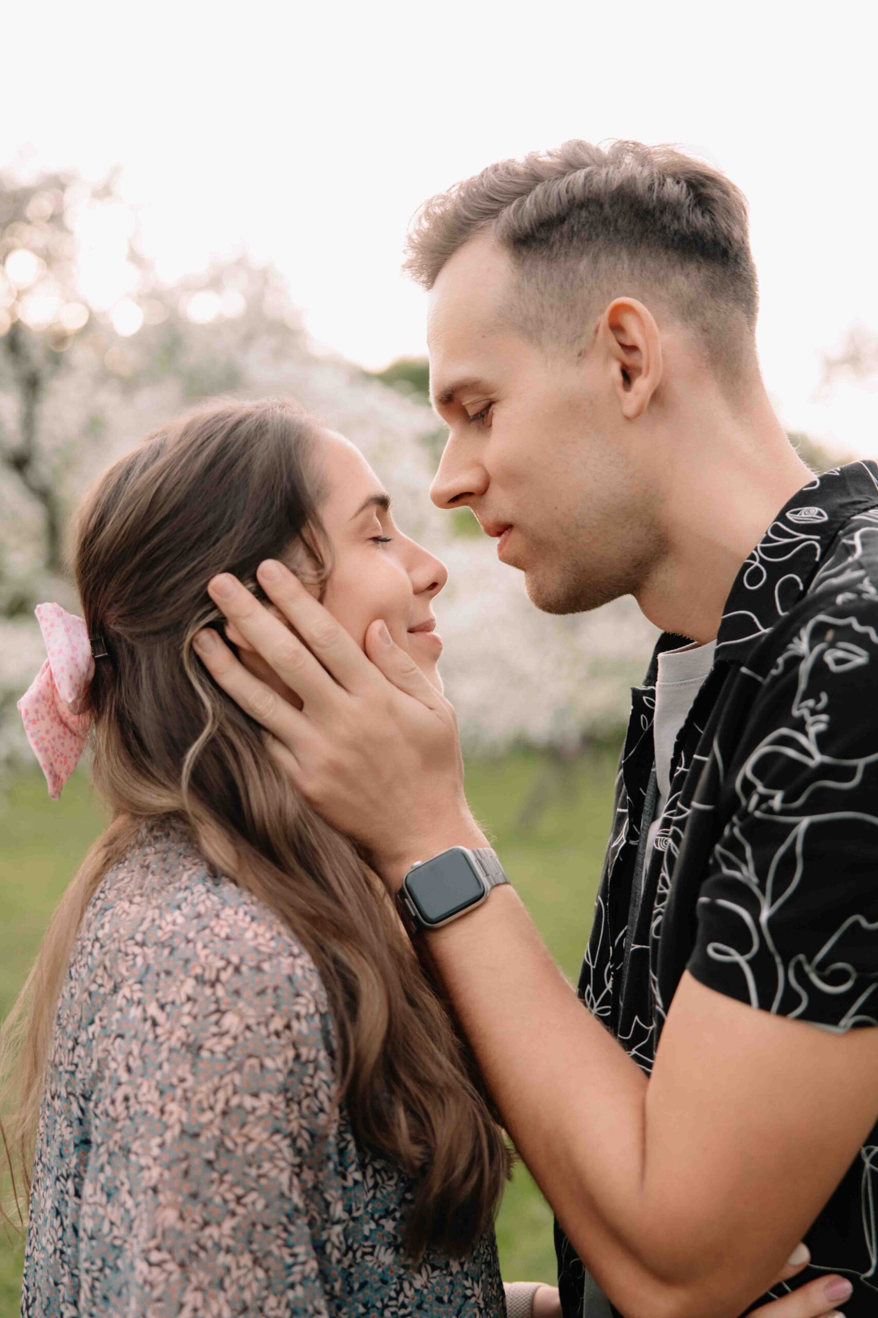 teveliu fotosesija prie sakuru obelu