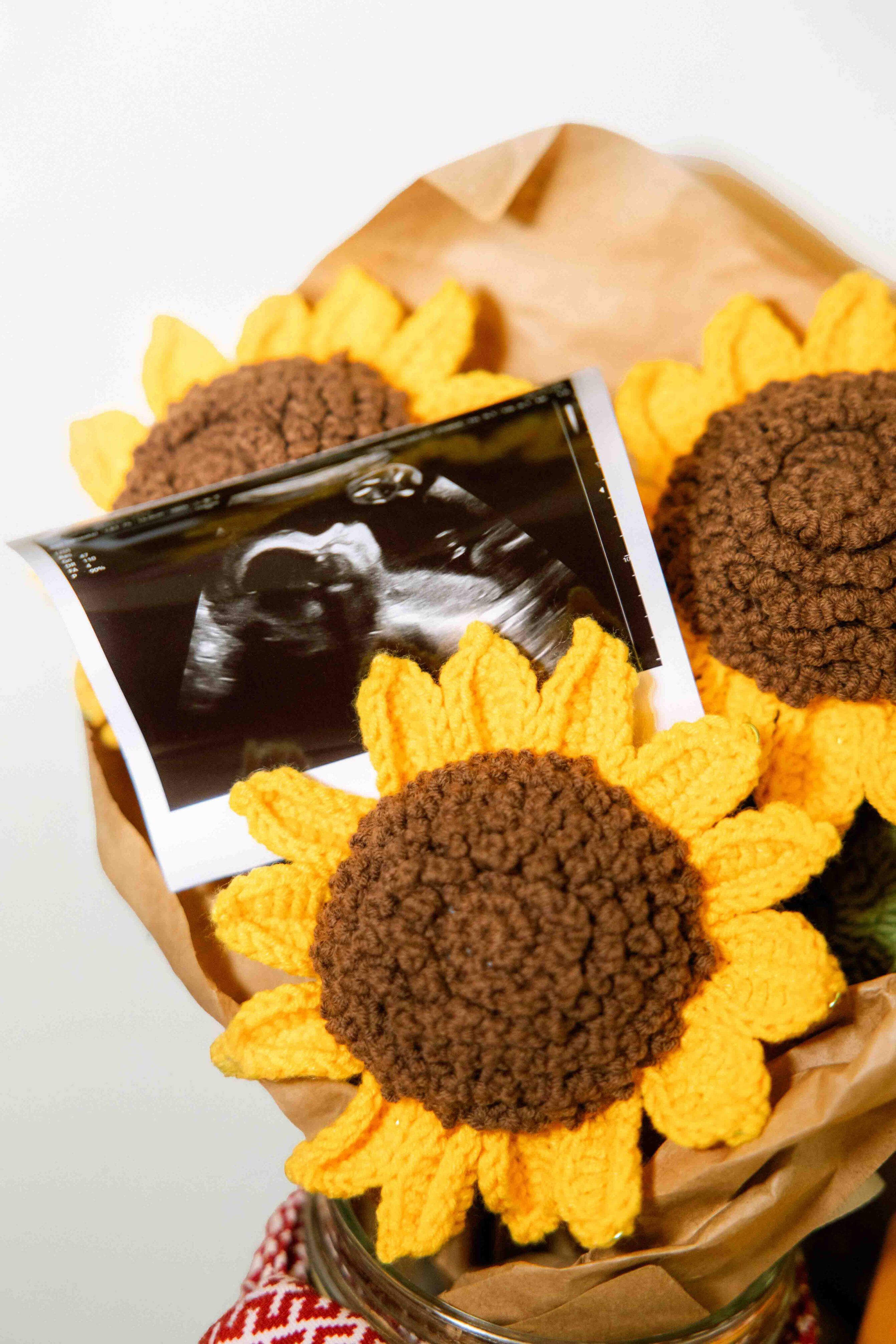 ultrasound photo pregnancy photoshoot handmade crackket flowers boquet