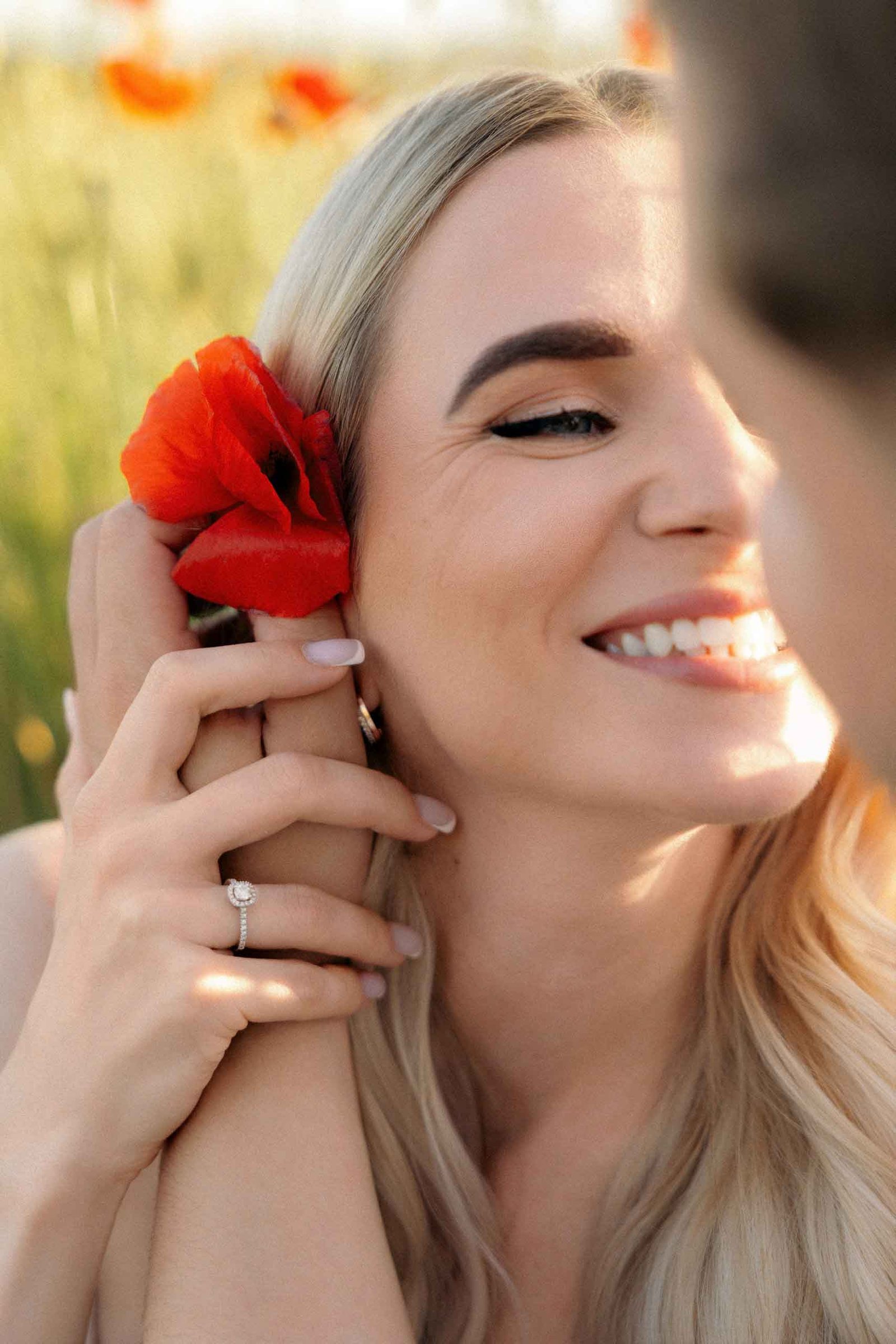 fotosesija aguonu lauke pora