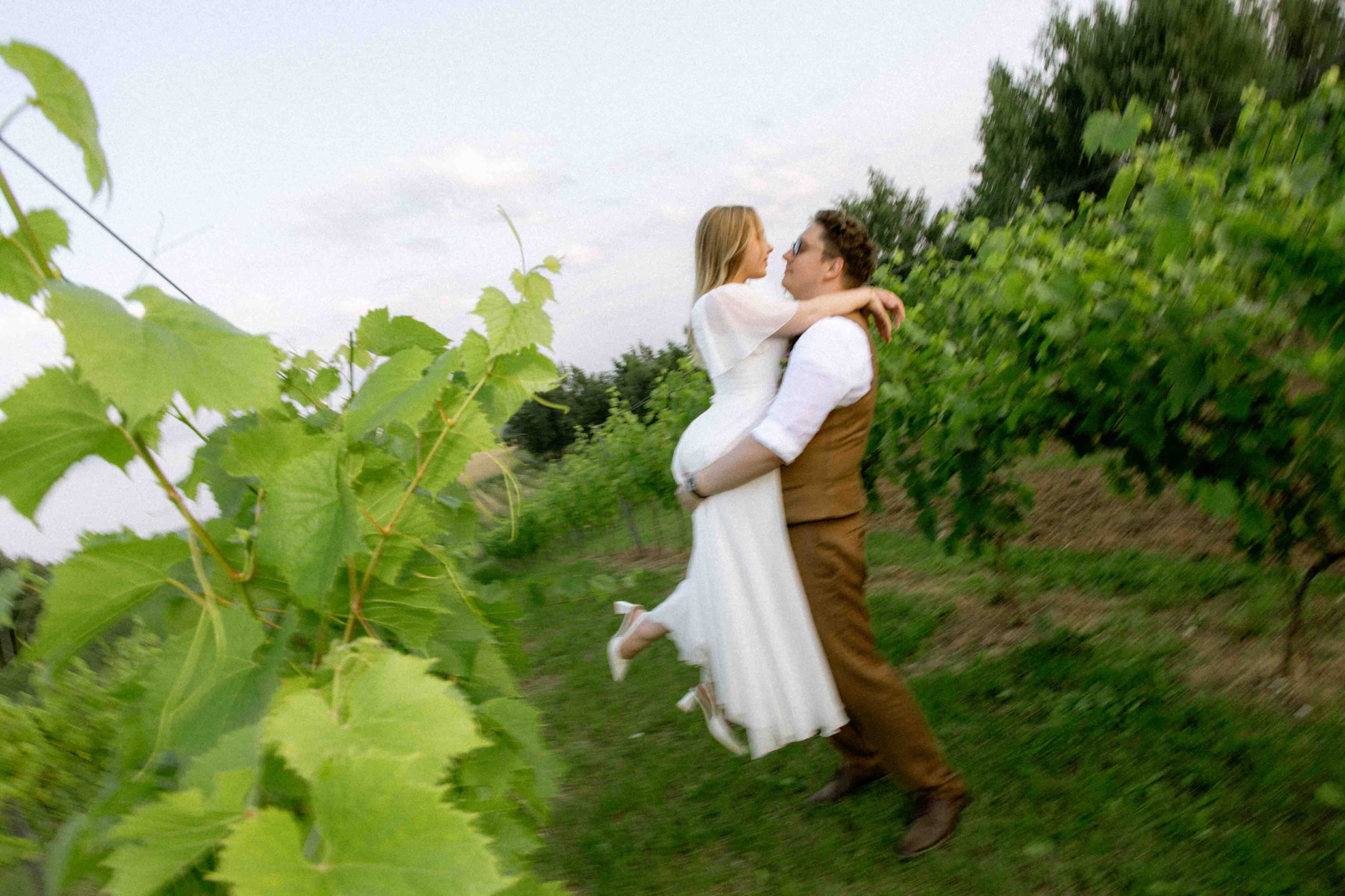 wedding in vinyeard umbria elopement