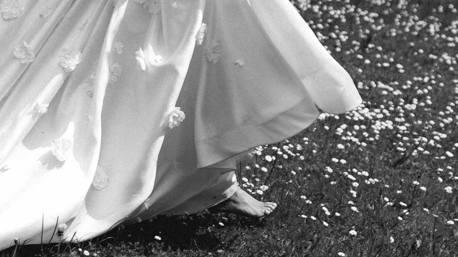 barefoot bride dress details