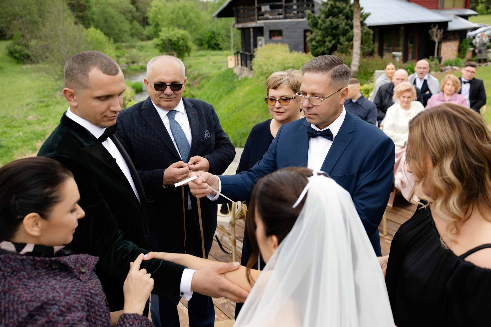 humanistine ceremonija tevu palinkejimai mazgu risimas